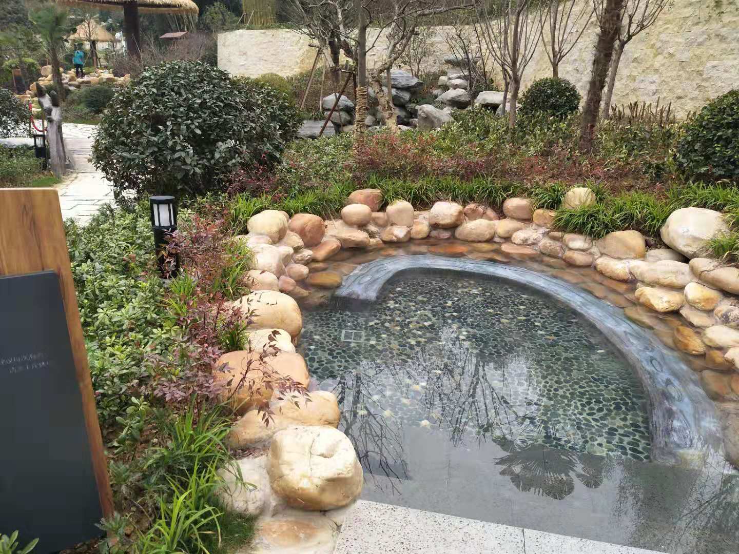 游玩修河温泉度假酒店,座落于风景秀丽,气候宜人的江西省九江市修水县