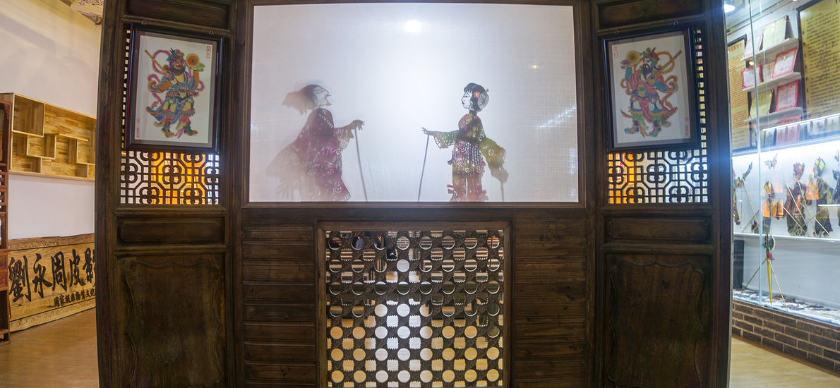 在表演技艺上,刘永周注重突出其唱腔的地方特色,大量