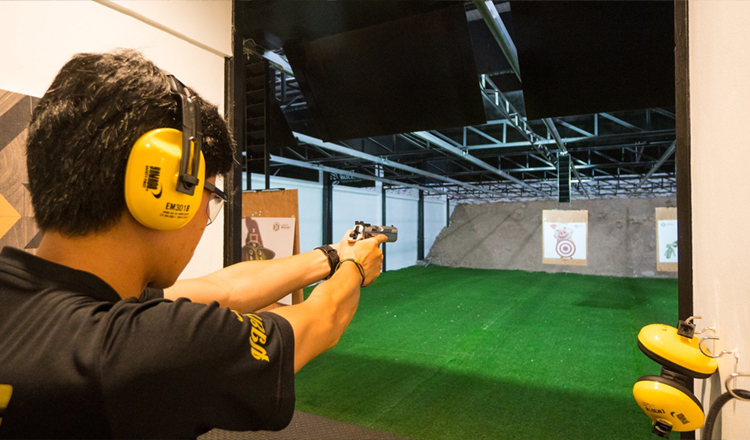 泰国芭提雅lightbullet实弹射击全新专业射击体验场馆真枪实弹射击