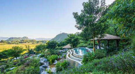 广东英德宝晶宫天鹅湖茶语温泉门票天鹅湖畔的露天园林温泉池升天洞