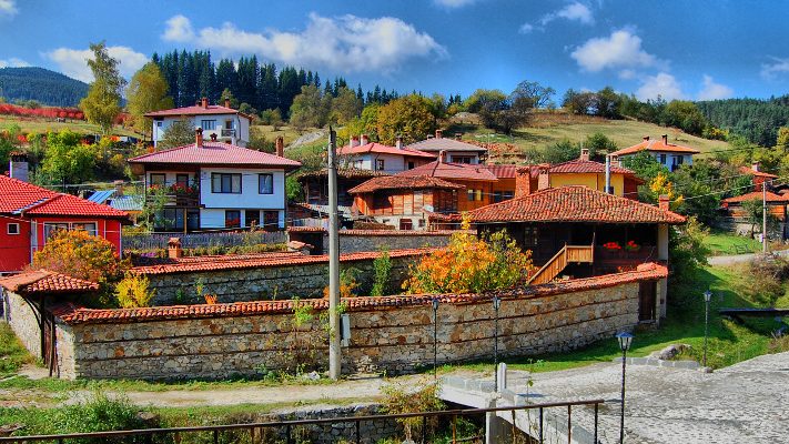 保加利亚卡赞勒克玫瑰谷色雷斯王子古墓科普里夫什蒂察一日游漫步玫瑰