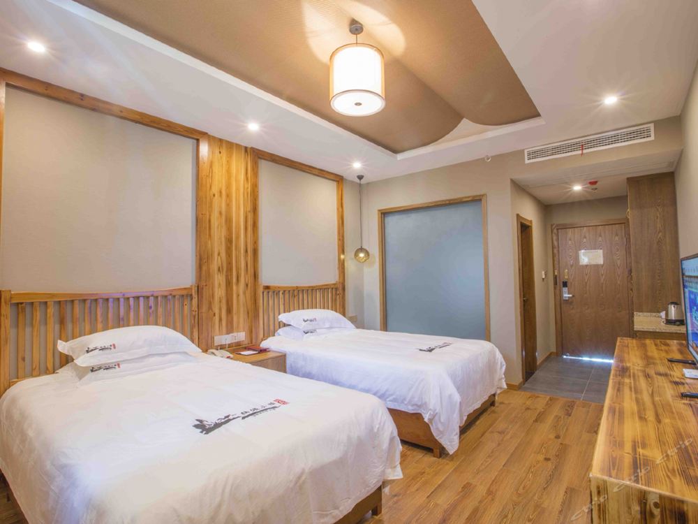 婺源县城酒店宾馆柏宜民宿临近金庸公园散步俯瞰婺源特色大床房标间1