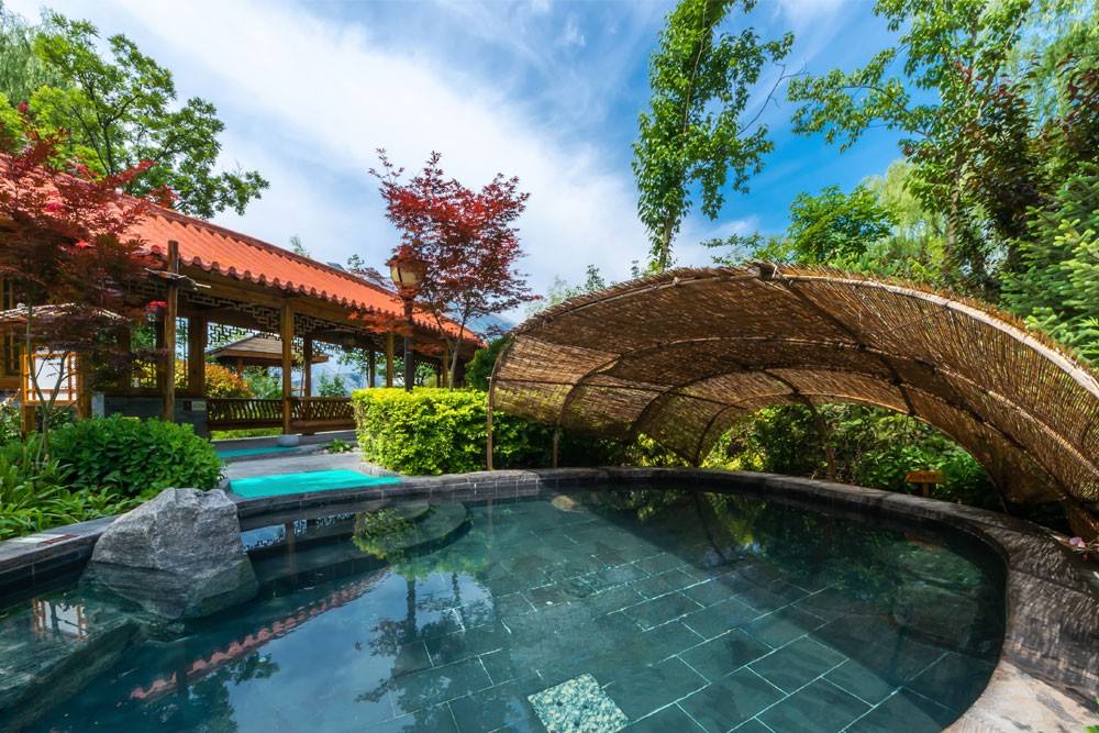 麦积山街亭温泉2日游森林养生温泉吧陇上林泉之冠兰州往返定点接送