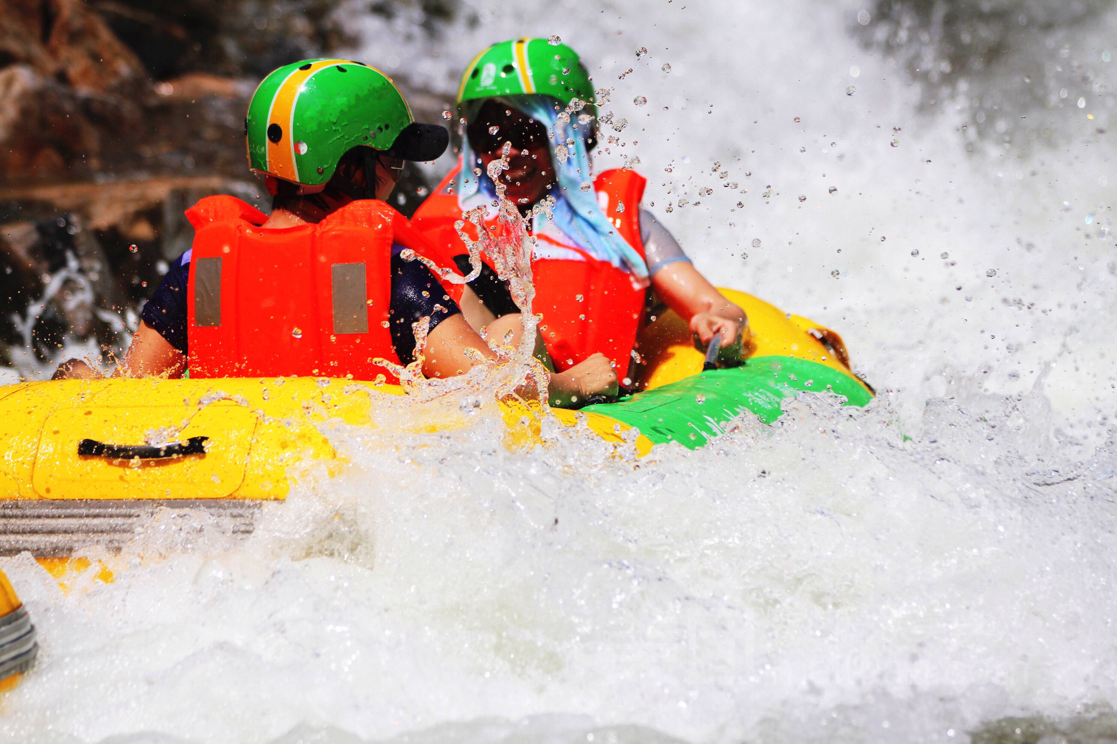 杭州桐庐雅鲁漂流激流探险适合团建