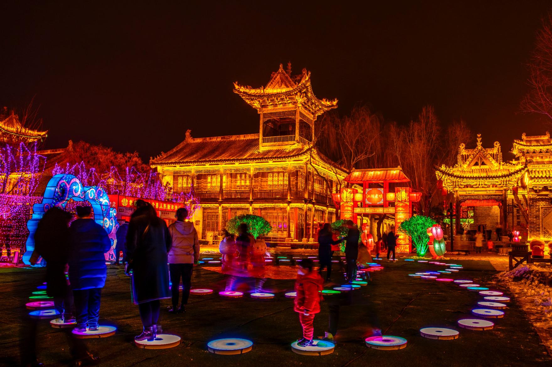 水浒好汉城,国家aaaa级旅游景区,占地400多亩,有36院落,72景观,108个