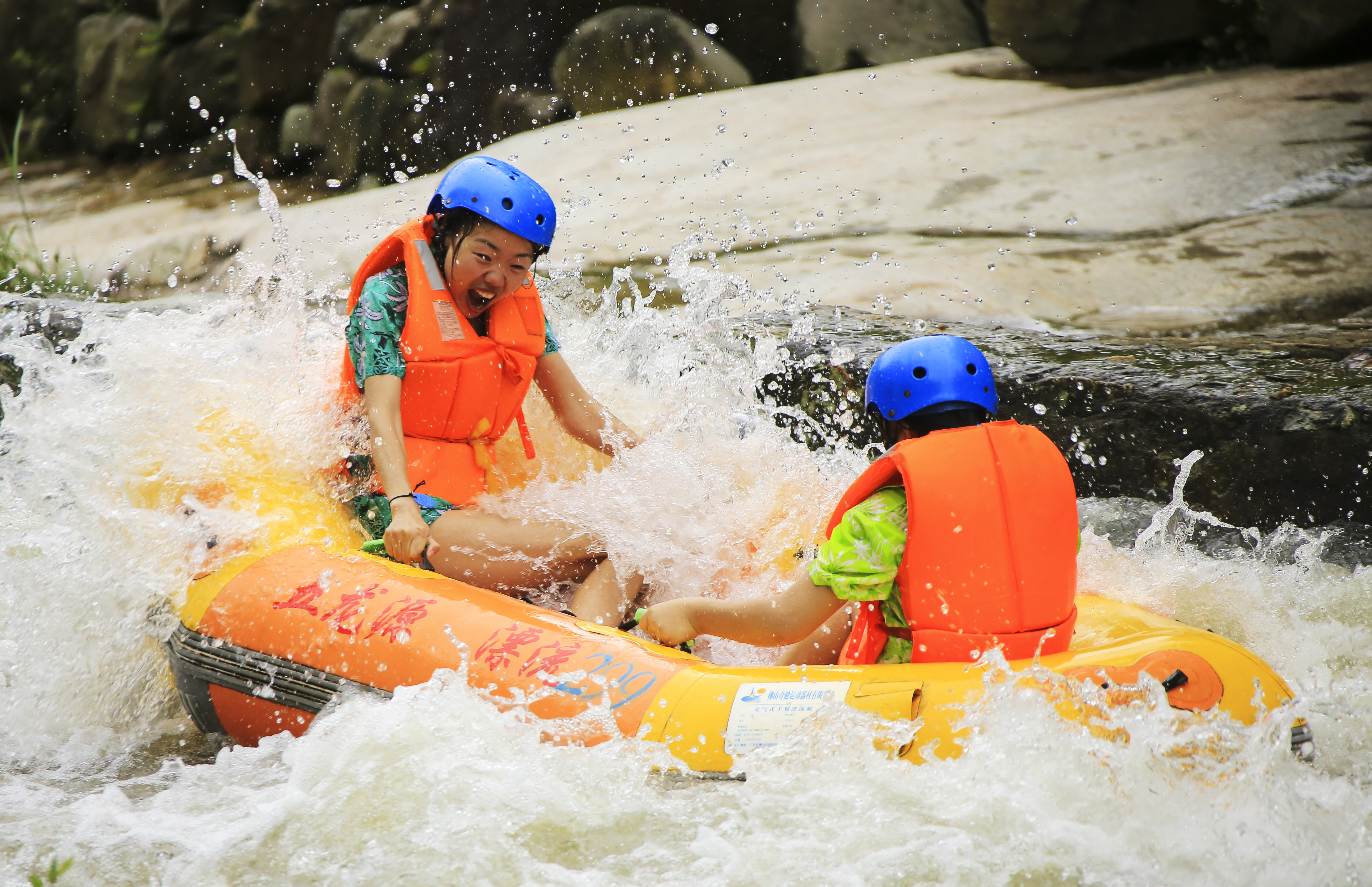 图文详情婺源是江西省一个历史悠久的古县,历史上曾属安徽管辖.