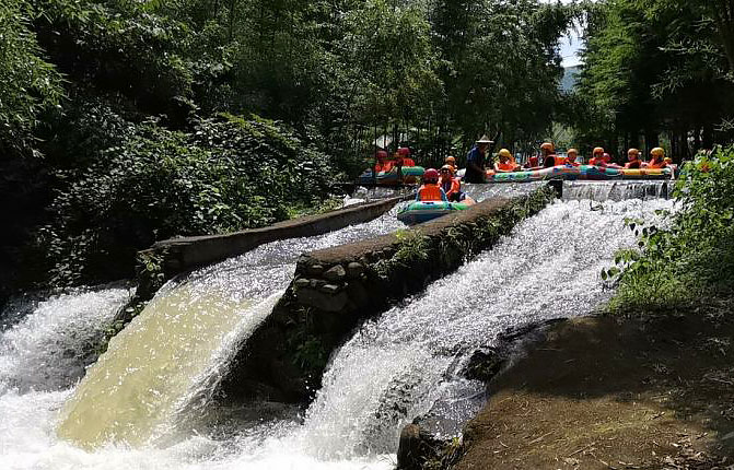 夏日必玩安吉荷花山漂流可购成人儿童团队票全程2公里60分钟水上嬉戏