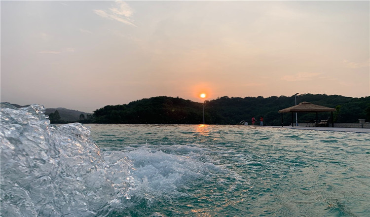 清远飞来岛度假村2天1晚渡口接送至酒店双人早餐双人清远飞来岛泳池