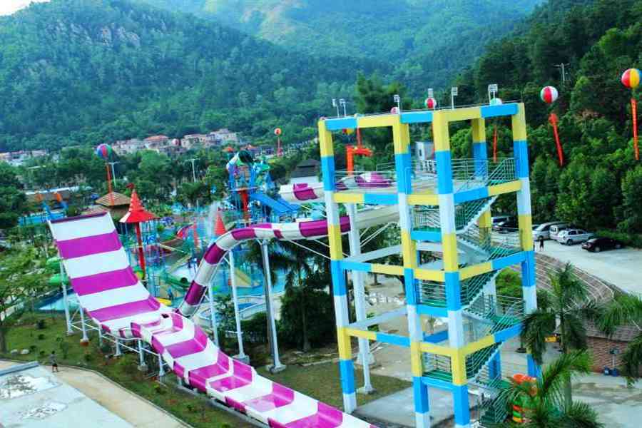 四会市山湖水上乐园旅游度假村地处四会市贞山风景区内,与佛教圣地