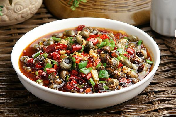 张家界出发挂在瀑布上的千年古镇芙蓉镇纯玩一日游