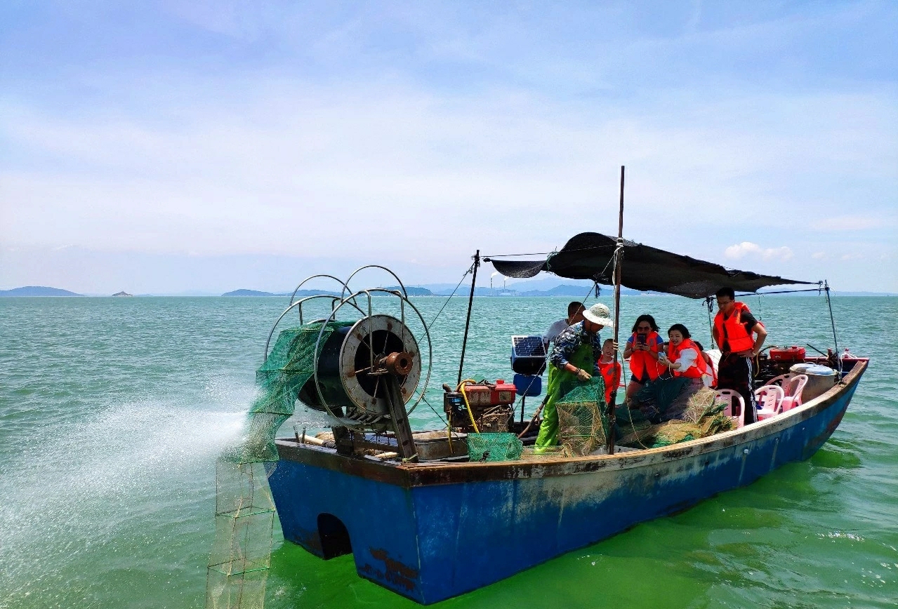 潮汕南澳岛深澳湾渔民体验趣味海鲜套餐渔船出海捕鱼现捕现吃探秘海上