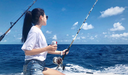 青岛夜游海钓 夜观灯光秀 海上烧烤纯玩(自家游艇 当日可定 赏胶州湾