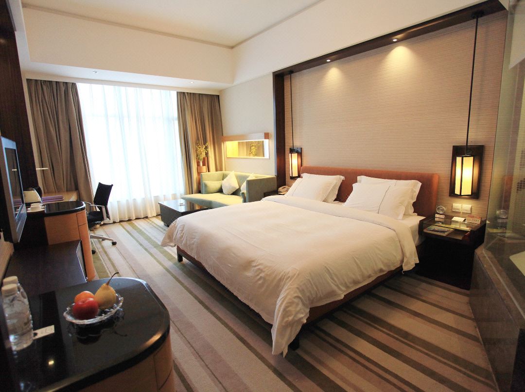 惠州国惠大酒店2天1晚套餐(可选2-3人盐洲岛包船1小时出海捕鱼/盐洲岛