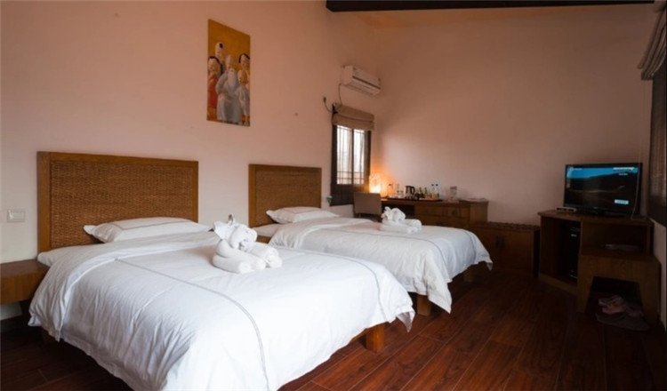 宝鸡太白山逸景营地酒店住宿一晚双人早餐五角小院私汤温泉庭荫小院