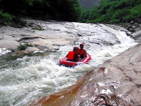 咸宁大汉皇族村腾龙溪漂流一日游