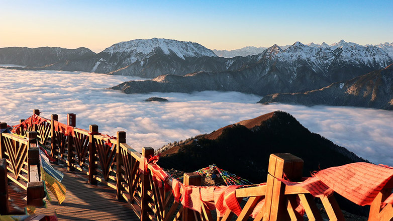 看云海成都达瓦更扎神木垒2日游赠送神木垒门票藏家小火锅网红地达瓦