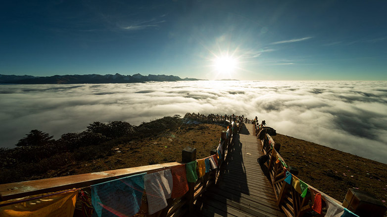 看云海成都达瓦更扎神木垒2日游赠送神木垒门票藏家小火锅网红地达瓦