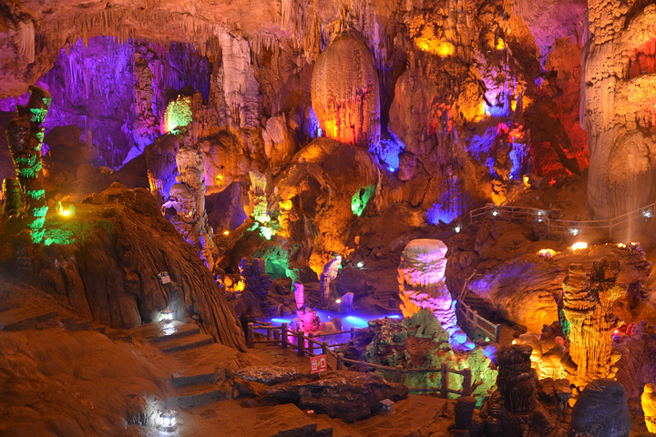 苗寨织金洞龙宫2选1黄果树瀑布6天5晚保证住西江景区观看夜景精选酒店