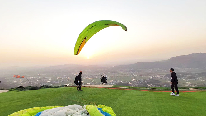 湖南长沙滑翔伞黑麋峰滑翔伞官方专售上山接送大学生优惠