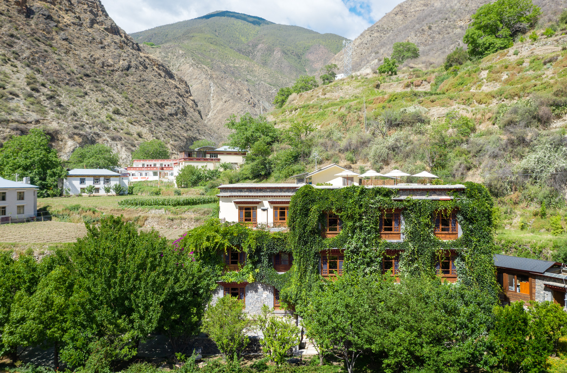 云南德钦松赞奔子栏山居酒店2晚住宿酒店早餐