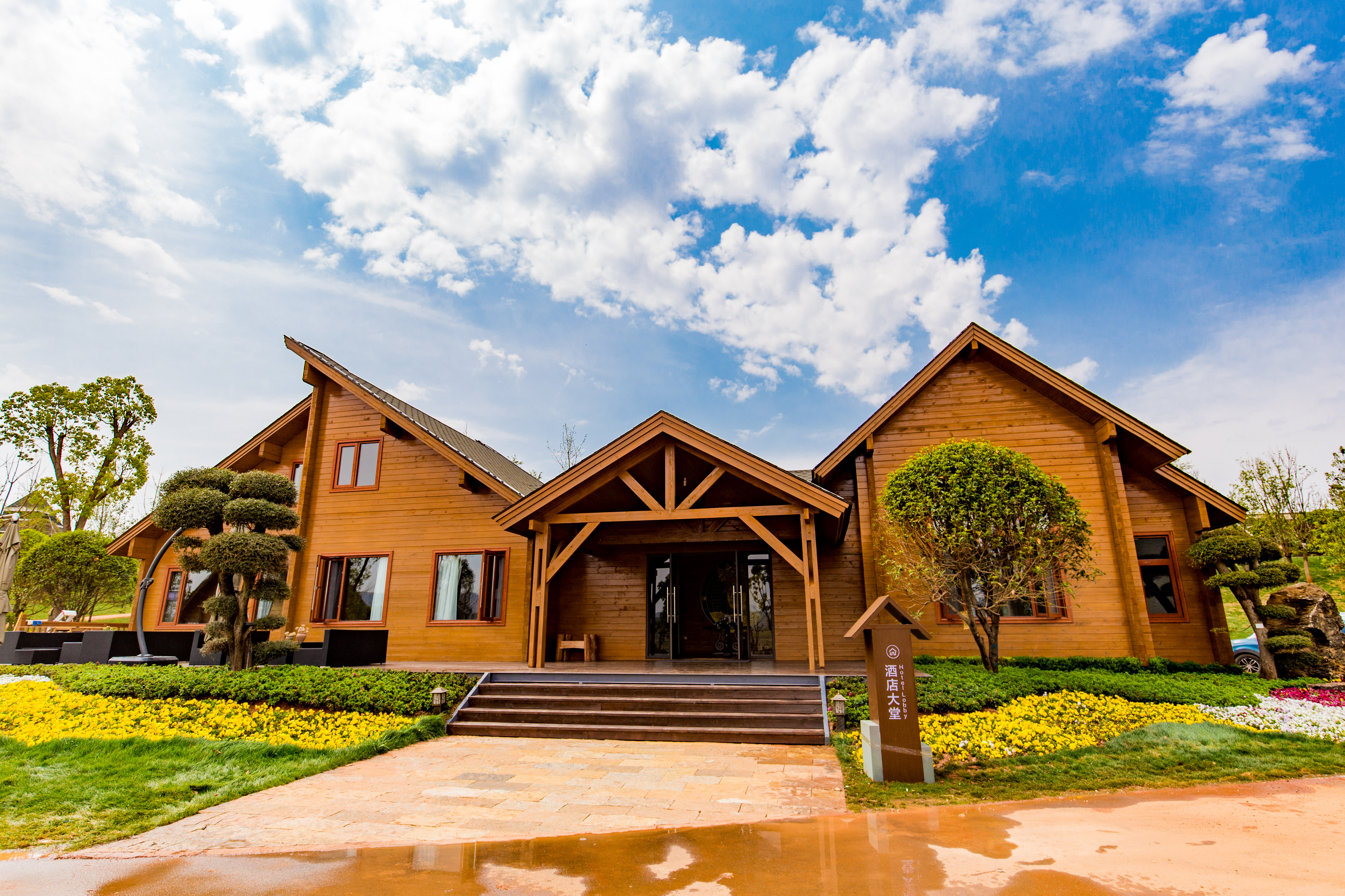 木屋别墅房车营地帐篷露营弥勒太平湖森林木屋酒店1晚含早