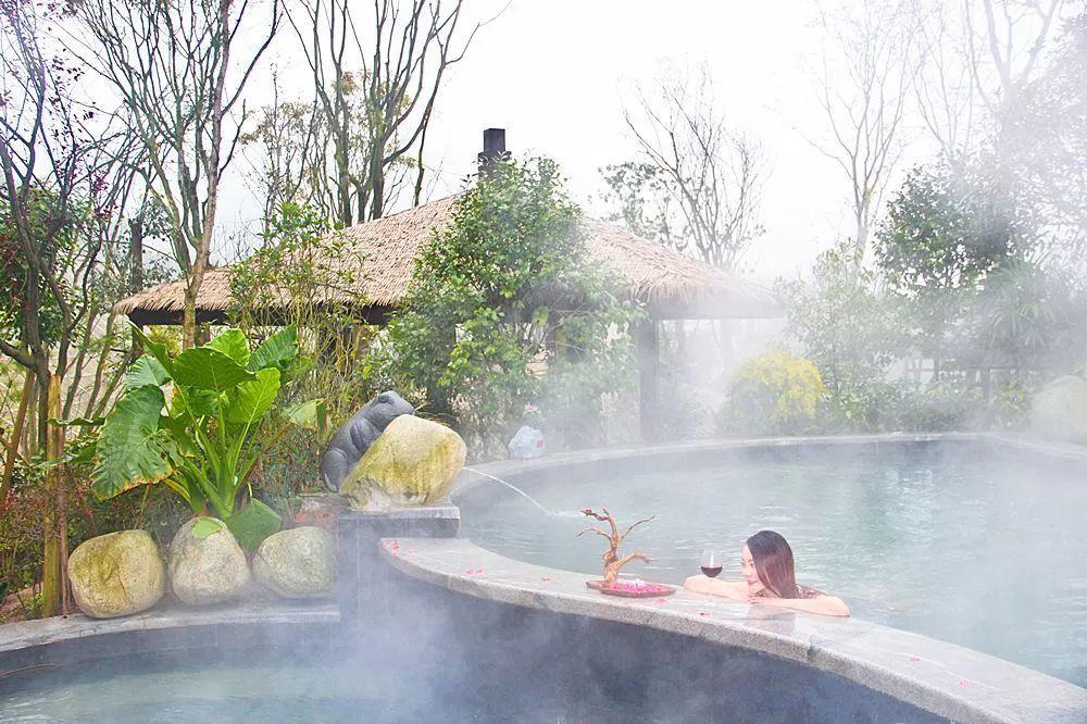 泸州天展温泉度假酒店是一家集住宿,会议接待,温泉理疗,休闲度假,养生