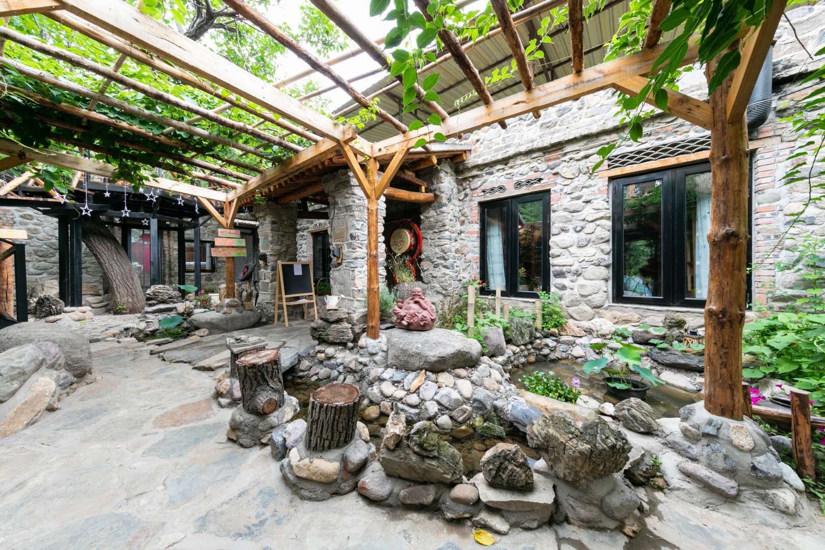 北京怀柔十1石头屋民宿2天1晚水长城送双人营养早餐雁西湖包院最多可