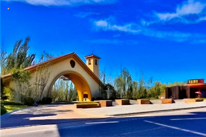 北京出发天漠一日游西部风光的外景地打卡官厅公共艺术小镇葡萄酒小镇