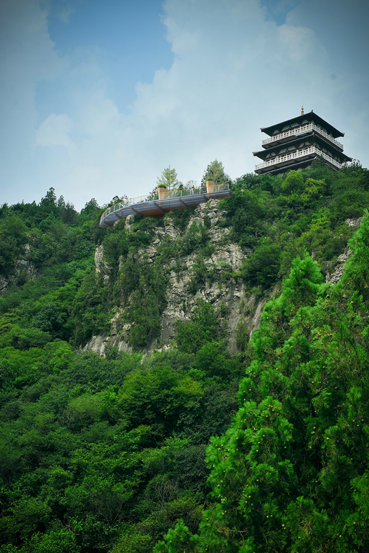 皇藏峪旅游景区分为"皇藏峪","天门寺"两大景区,《汉书·地理志》记载