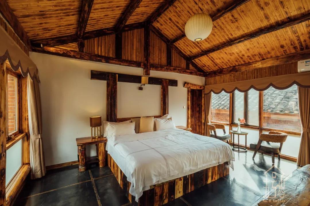 【归隐】【观荷】图文详情更多内容山五号山谷目前由5栋独立民宿构成