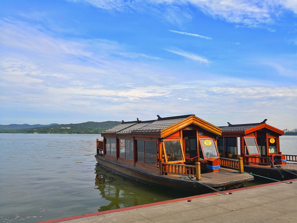 杭州西湖游船雷峰塔半日换票入园(西湖画舫船环湖游 雷峰塔 全程导游