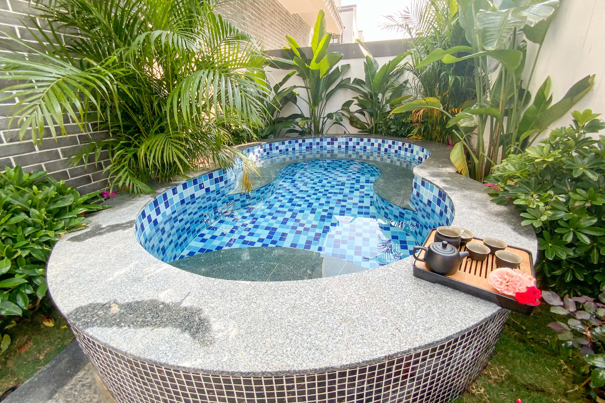 广东清远英德百思奥园巧克力温泉别墅2天1晚梦幻巧克力城堡走进童话