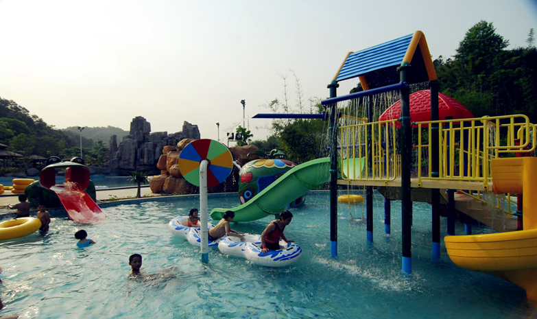 河源2日游入住河源五星叶园温泉梦幻水上乐园冲击滑梯冲浪池等万绿谷