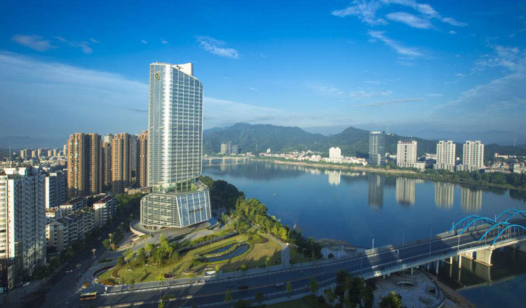 夏日激情漂流 住桐庐富春江励骏酒店高级江景房1晚 送双人早餐 含虎啸