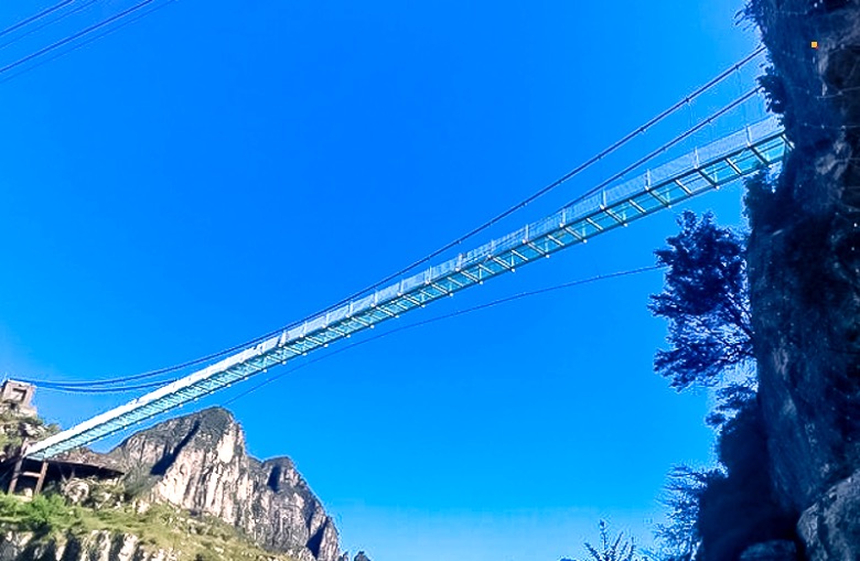 京郊房山天河谷一日游十渡高山滑水誓言玻璃栈道观鲟鱼吃鲟鱼夏季吃喝
