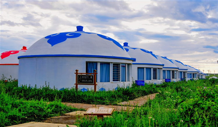 内蒙古2日游响沙湾库布齐沙漠旅游辉腾锡勒草原乌兰哈达火山地质公园