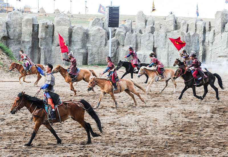 内蒙古希拉穆仁草原红格尔敖包景区全景大型室外马舞剧漠南传奇演出票