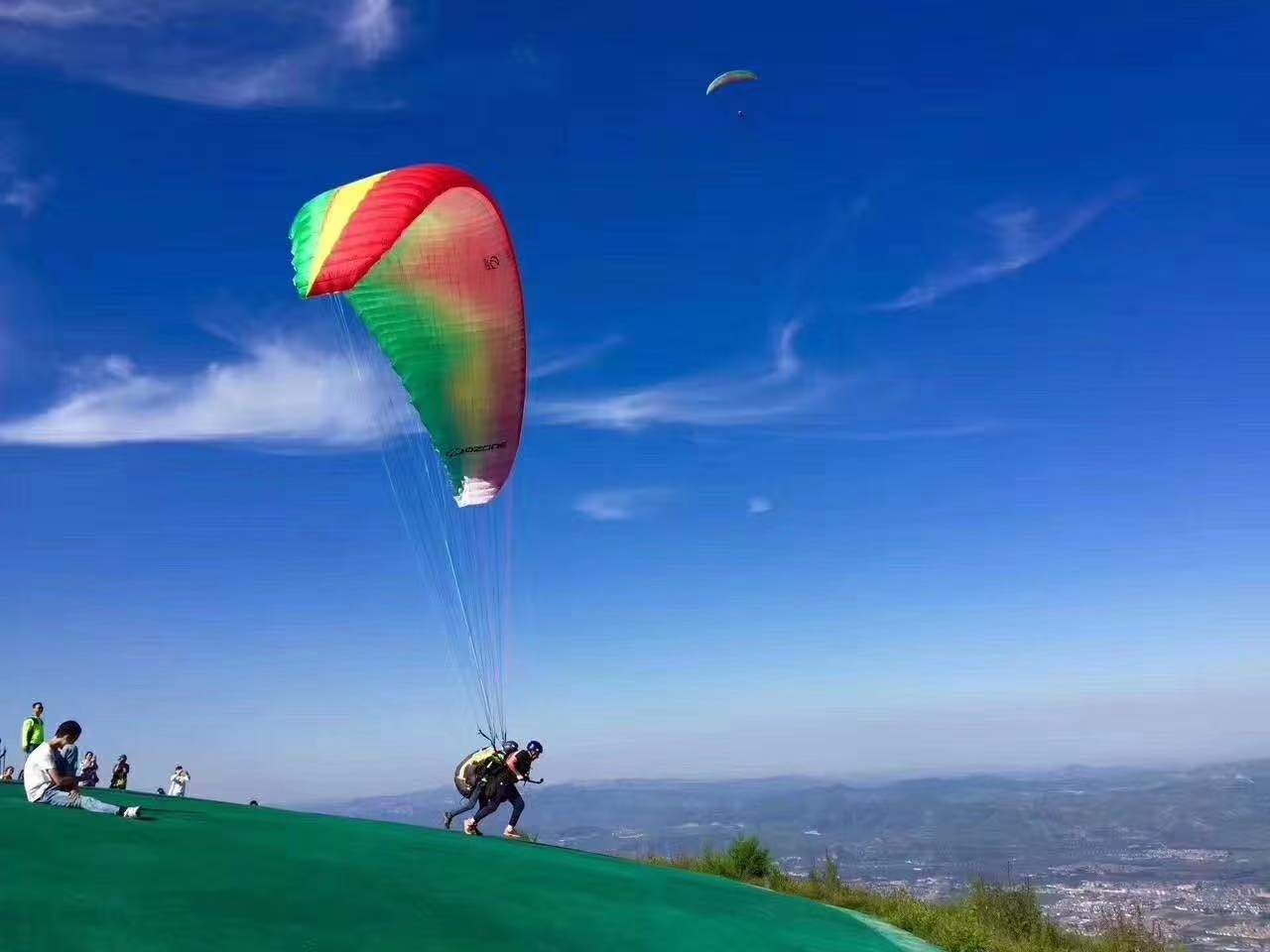 河南洛阳万安山滑翔伞带飞体验