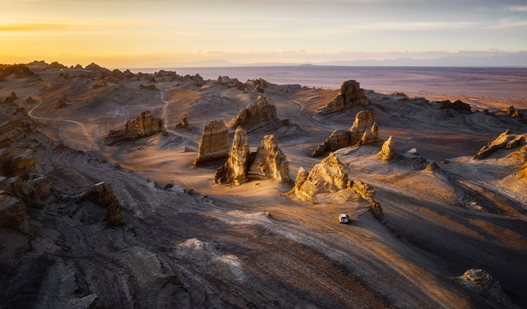 青海黑独山红崖俄博梁无人区6日主题定制 带无人机 单反旅拍·四驱