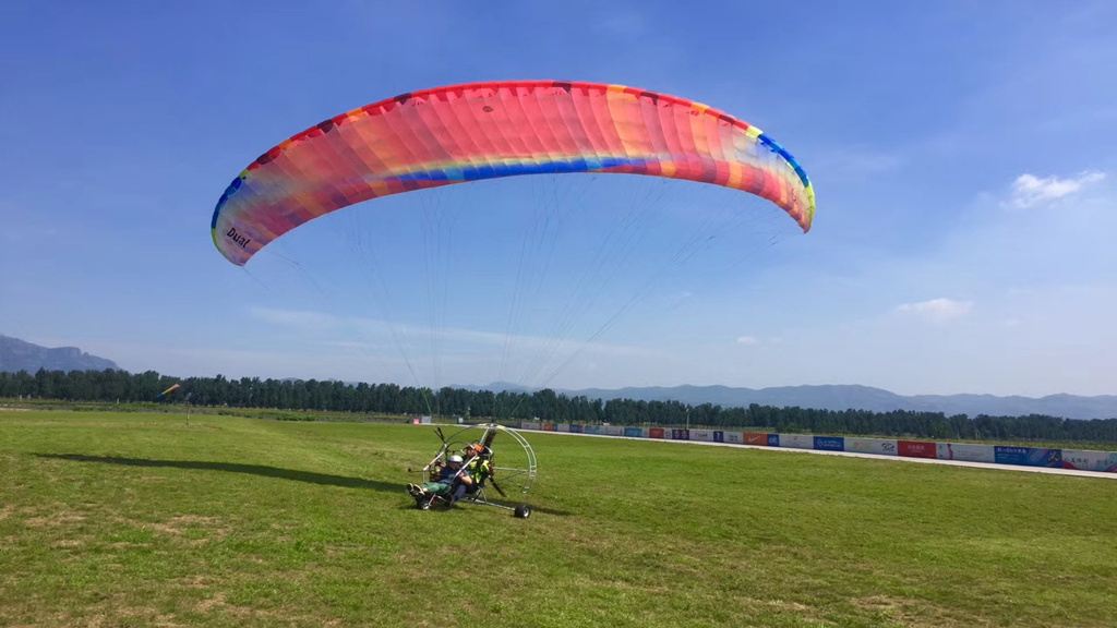 河南洛阳万安山滑翔伞带飞体验