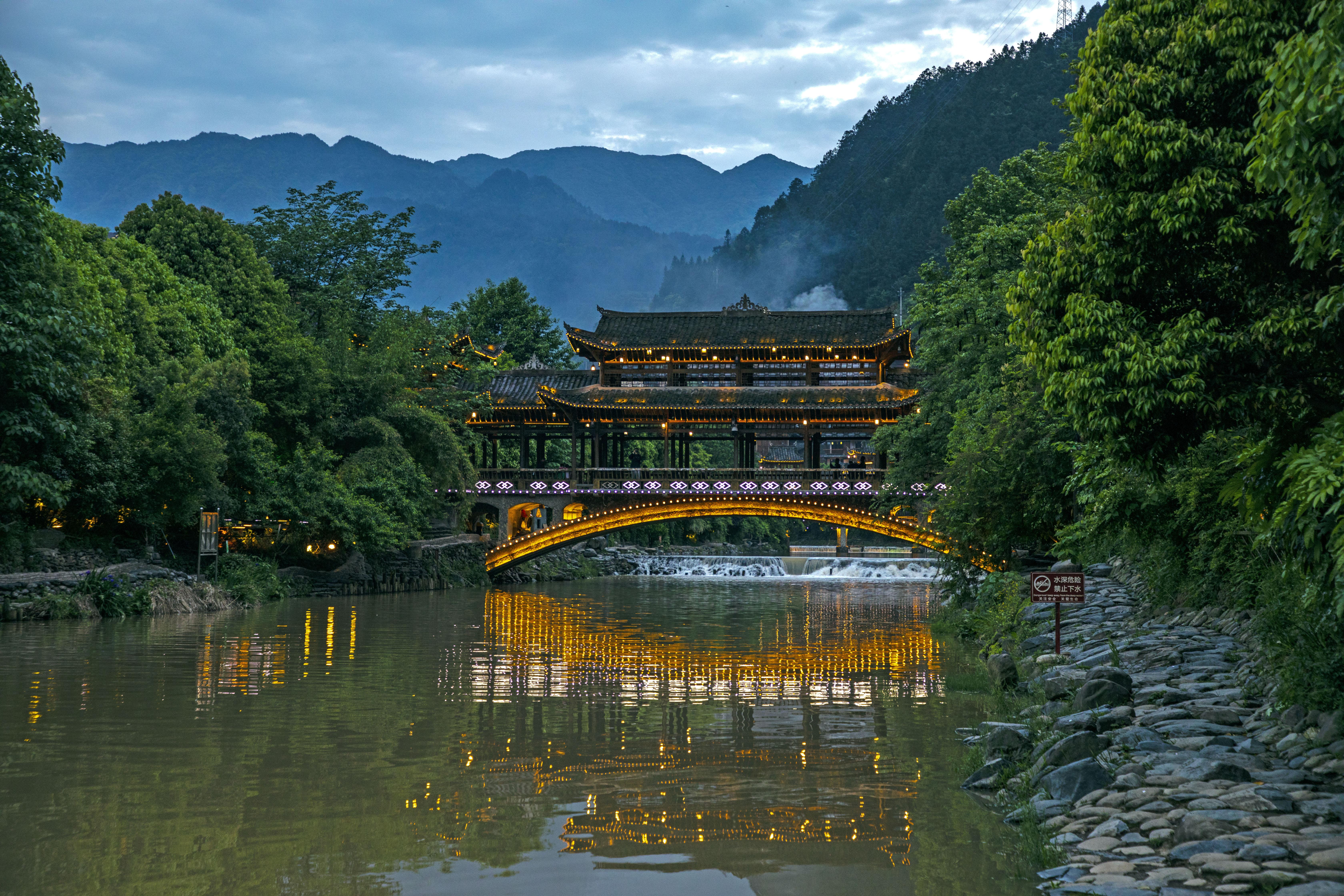 门票景区观光车刷身份证入园苗族阿妹带你畅游西江美丽西江歌舞演出