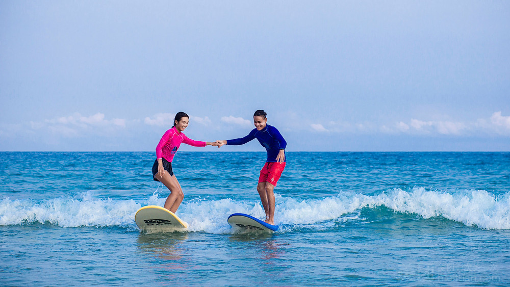 海南万宁盘古掌日月湾石梅湾俱乐部冲浪课程体验课程教学一对一专业