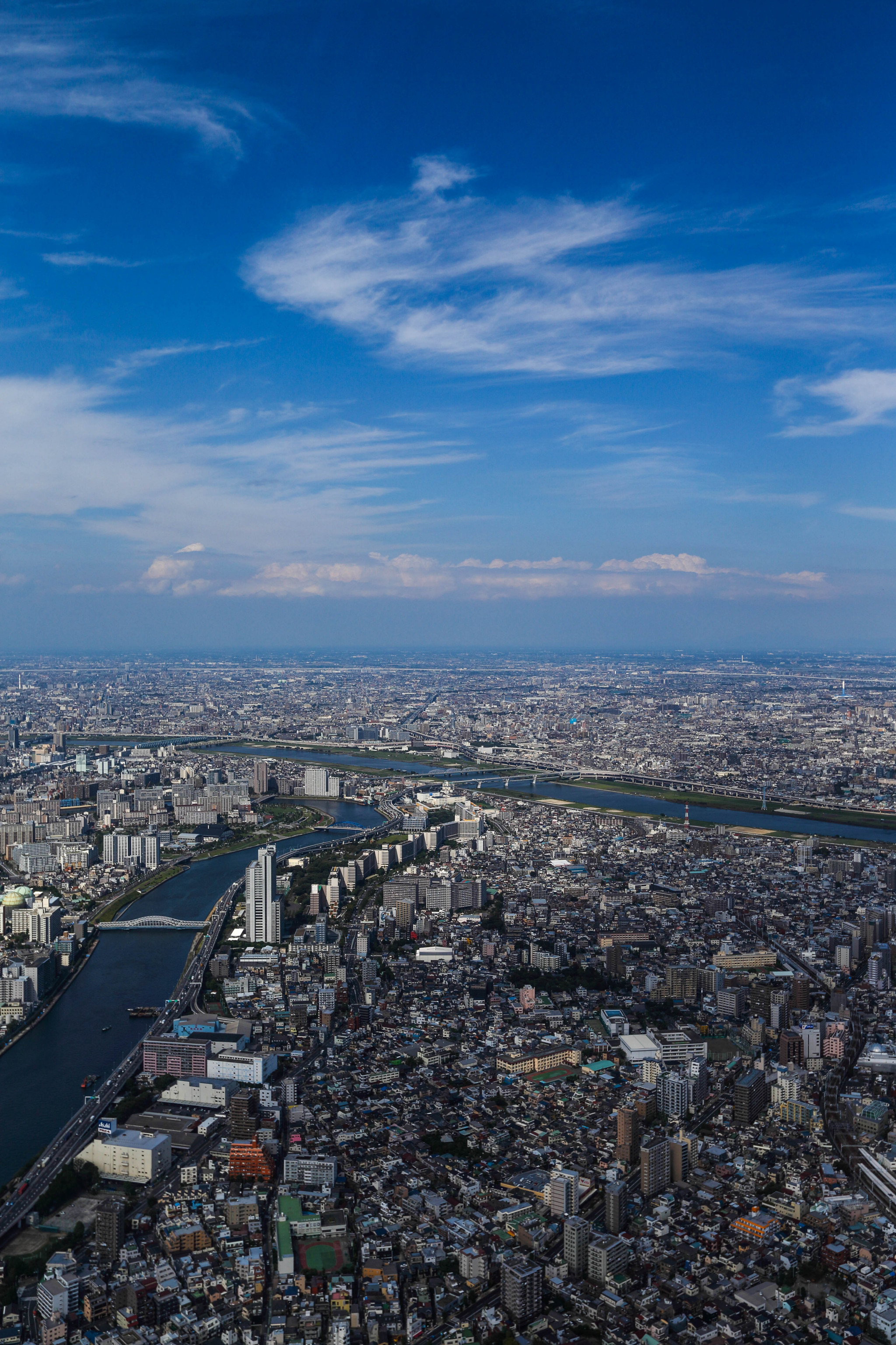 rainy)东京晴空塔,又称东京天空树,是位于日本东京都墨田区的电波塔