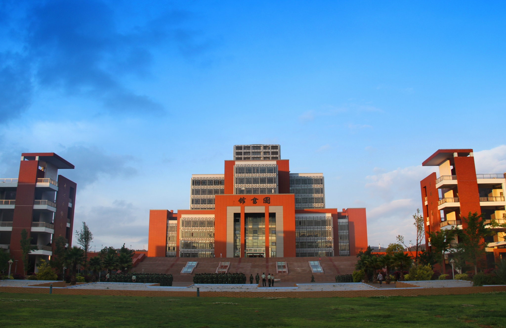 深圳直飞云南昆明27天往返含税机票可选开口航班20kg行李托运深圳至