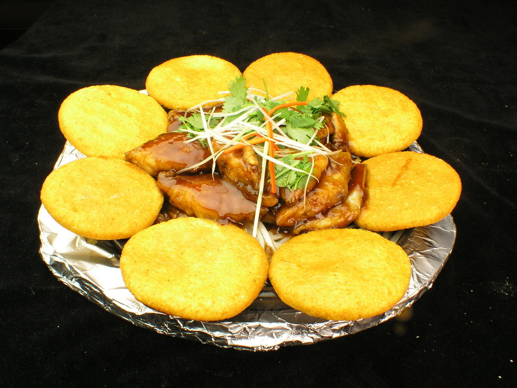 海凉粉是大连特产的东西,原料是生长在海底礁石上的一种水草叫牛毛菜