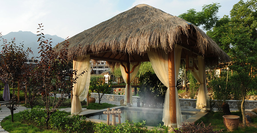 上汤温泉度假村,位于山拥千峰,江环九派的江西省九江市星子县温泉镇