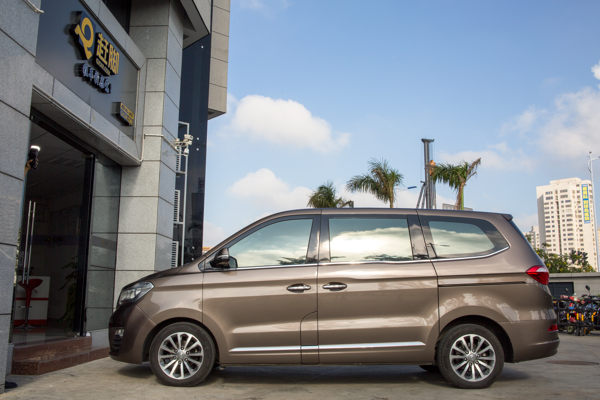 华颂7德系高端商务车海南海口自驾高端商务车20t自动乘坐7人16年