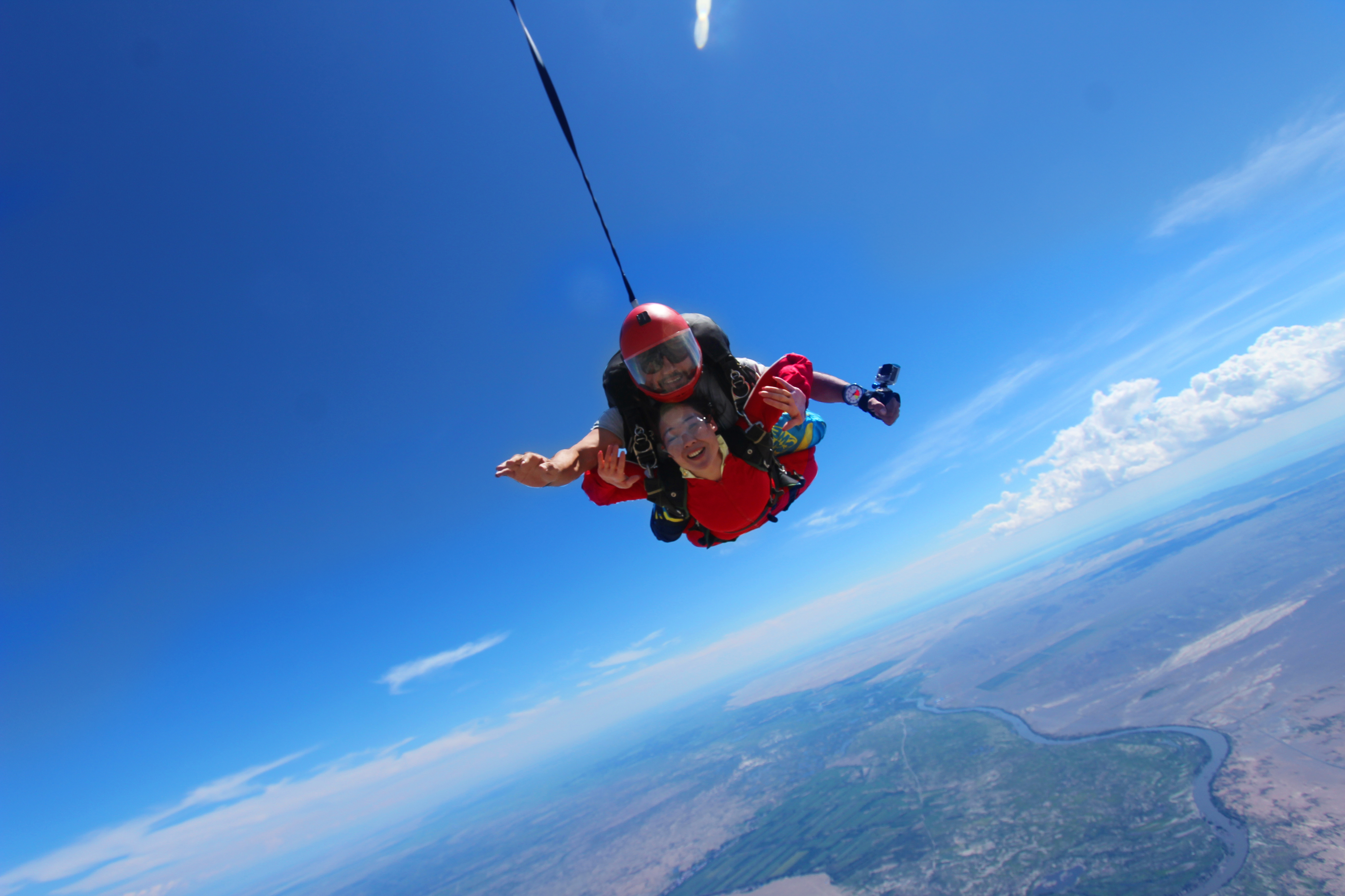 驼峰跳伞新疆布尔津基地200公里小时速度俯冲向大地3000米高空跳伞