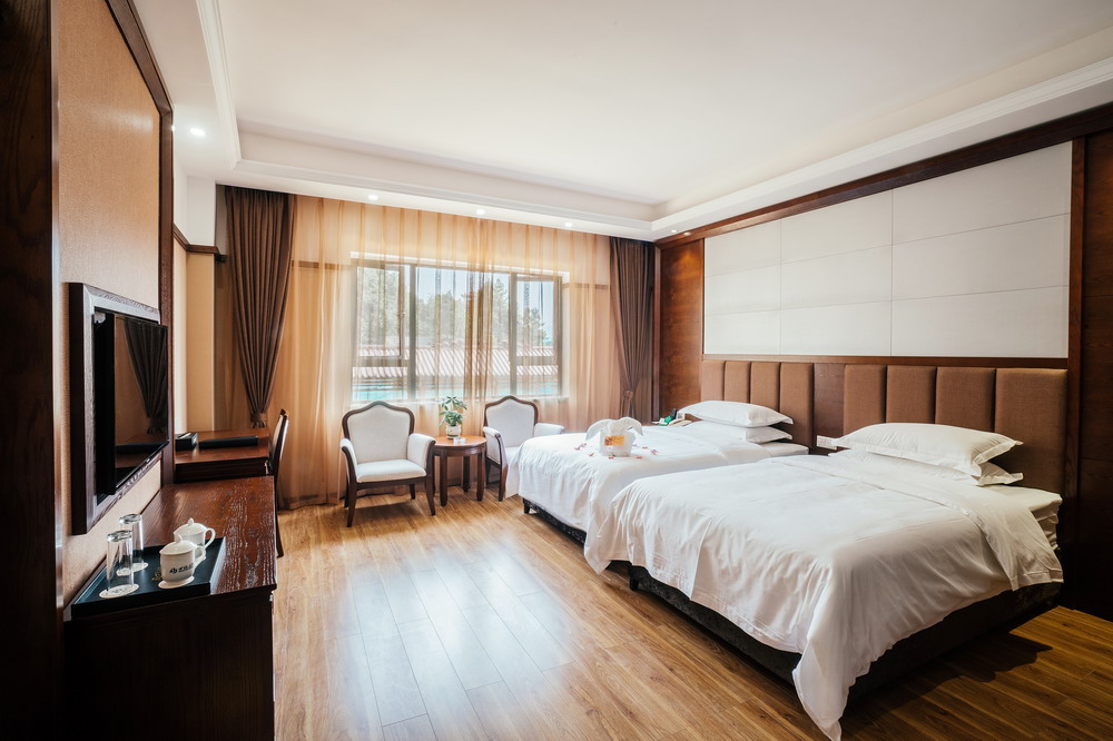 张家界万福温泉酒店双人间一晚赠送万福温泉水世界门票2张