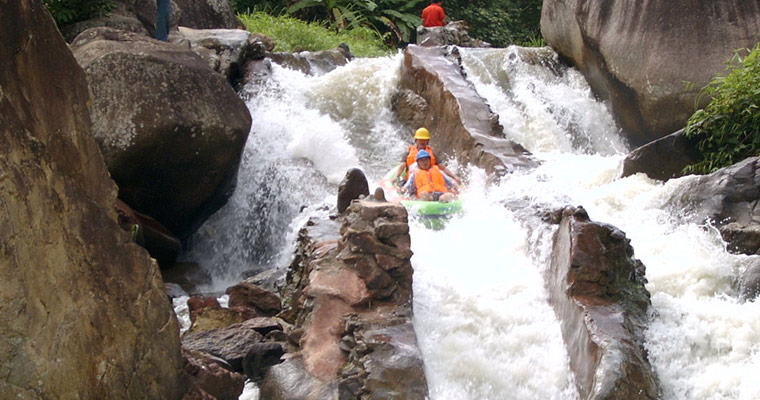 海南五指山大峡谷漂流